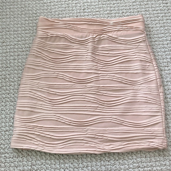 Sparkle & Fade Dresses & Skirts - EUC Sparkle & Fade Blush Textured Skirt (Size XS)